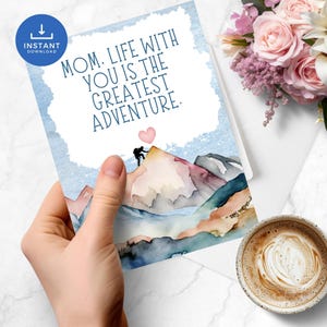 Cartão de Dia das Mães para Imprimir, Mom Life Greatest Adventure, Download Digital, Montanhas em Aquarela, PDF JPG 5x7 Cartão de Saudação para Mães