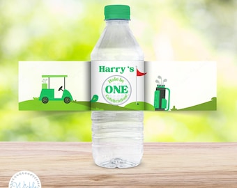 Plantilla de Canva de etiqueta editable para botella de agua de cumpleaños con temática de golf verde, ideal para la fiesta del primer cumpleaños de un niño de un año.