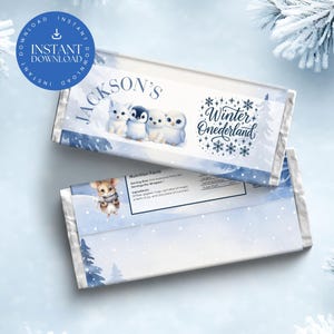 Könnte beinhalten: Zwei Schokoriegelverpackungen mit Winterthema. Die obere Verpackung zeigt den Namen "Jackson's" über einer Gruppe von Aquarelltieren: einem Fuchs, einem Pinguin und zwei Eulen. Die Worte "Winter Onederland" sind ebenfalls abgebildet. Die untere Verpackung hat eine Mausillustration.