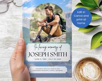 Op de afbeelding: Herdenkingskaart met een foto van een man in een berglandschap. De kaart bevat de tekst "In loving memory of JOSEPH SMITH" met data en locatie details. Een blauwe cirkel zegt "Edit in Canva and print at home."