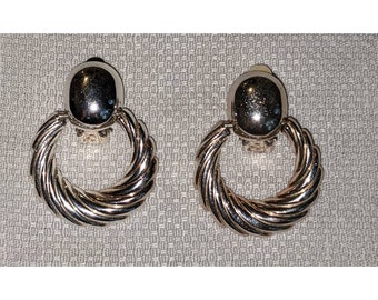 Boucles D'oreilles Clips Argentées Dôme Ciselées Vintage - Modèle 2281, Parfait état, Sans Marque, Bijou Rétro