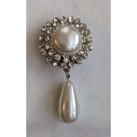 Vintage Faux Pearl and Rhinestone Brooch - image 1