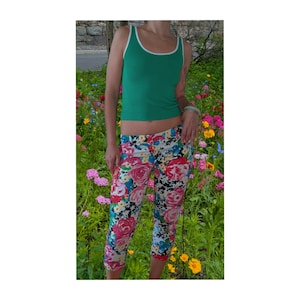 Vintage Women&#39;s Cigarette Capri Pants in Colorful Floral Print