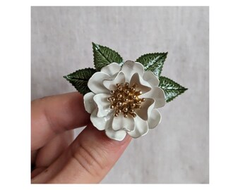 Vintage Metal Flower Pin