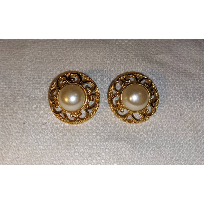 Vintage Goldtone Screw Back Earrings image 1