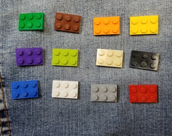 R Lapel Pin Brown LEGO 