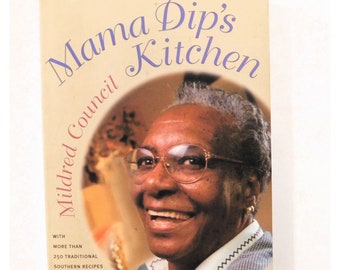 Livre de recettes Mama Dips Kitchen Plus de 250 recettes traditionnelles du Sud 1999 PB