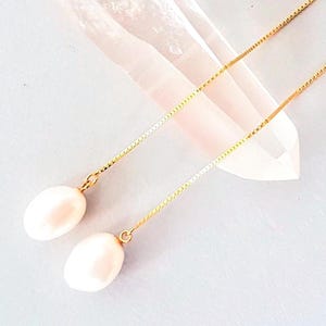 Süßwasser Perlen Ohrringe Gold, Durchzieher Ohrkette 925 Silber vergoldet, Boho Ohrhänger lang