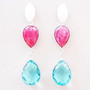 Pendientes de rubí y topacio azul de plata 925, diseño largo.