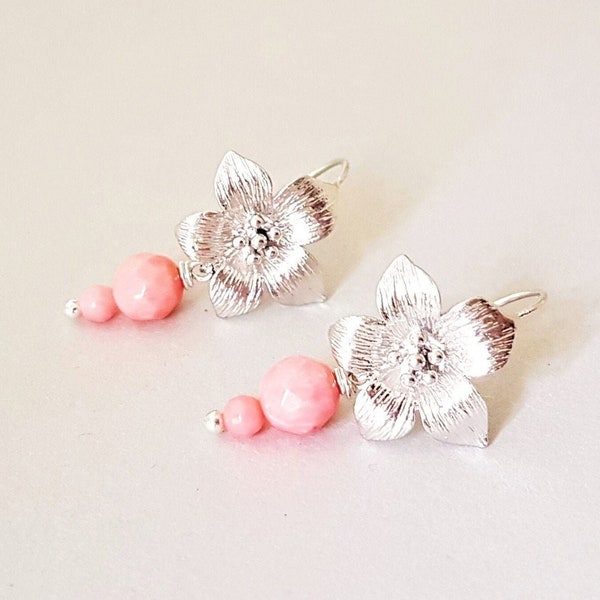 Blüten Ohrringe mit rosa Koralle Perlen facettiert