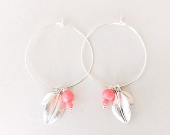 Boucles d'oreilles créoles perles et feuilles de corail rose, boucles d'oreilles bohèmes faites main