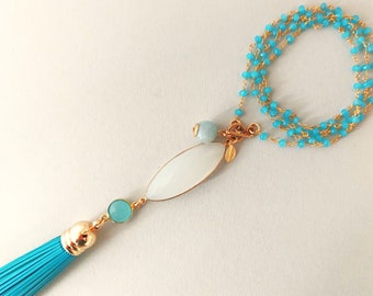 Collier Mala avec pendentif calcédoine et pompon en cuir, bijoux boho uniques