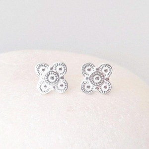 Orecchini a bottone ornamentali, argento 925 / Piccoli orecchini a bottone decorati