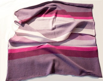 Sonderangebot - in Rottönen - gestreifte Babydecke aus weicher Wolle / wool baby blanket knit