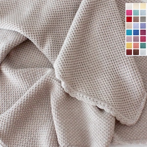 Couverture pour bébé tricotée avec motif perlé en laine douce (mérinos) dans la taille et la couleur de votre choix, personnalisable avec nom