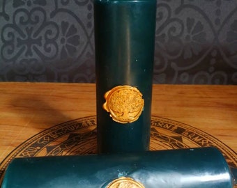 Altar candle/ritual candle in forest green with gold-colored tree seal, 12 cm x Ø 4 cm, colored throughout