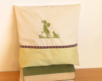 Embroidered cushion cover GOTS organic cotton 30x30 / 40x40 name read girl woman books