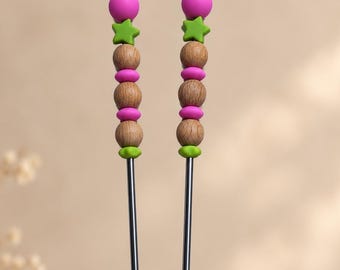 Amigurumi Sticks Pink-Grün • Sewing Sticks • Nähstäbchen • Häkelzubehör für Häkeltiere • DIY Werkzeug • Set á 2 Stück • Art.-Nr. AS004