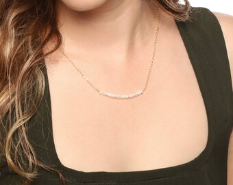 Collier de barre de perles, petit collier de perles d'eau douce, collier de perles délicates, pendentif de pierres précieuses, collier de perles, cadeau de soeur, cadeau pour elle