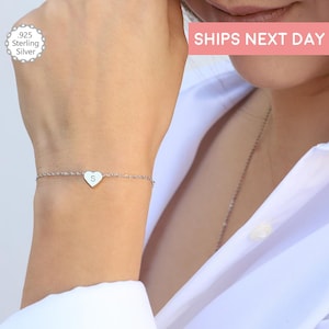 Pulsera de corazón diminuto: delicada joyería minimalista de amor en oro o plata, ideal para el día a día.