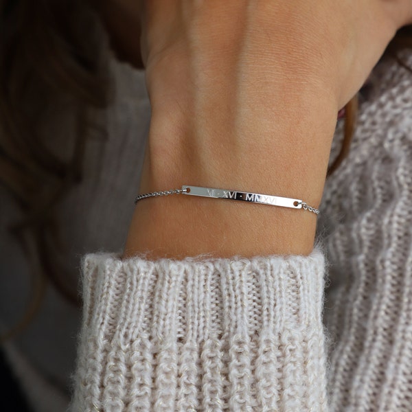 Pulsera de plata de ley personalizada con barra: nombre y coordenadas personalizados.