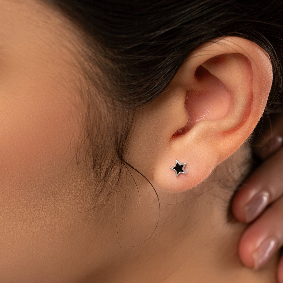 ★MIDNIGHT MOMENT.★ bumpy mini earring silver midnightmoment bumpy earring silver - メルカリ