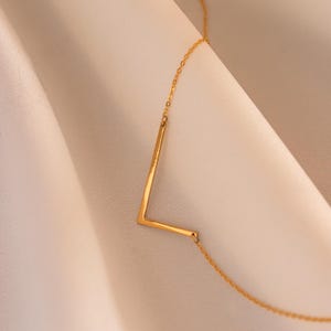 Collar con inicial lateral en plata de ley / Colgante con monograma de gran tamaño / Regalo personalizado