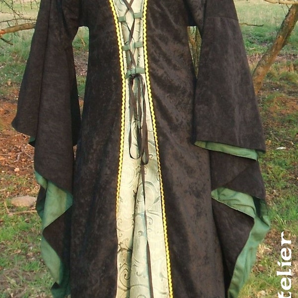 Mittelalter / Fantasie Kleid in grün / schwarzen Samtersatz mit Goldborte zum Schnüren und Trompetenärmel