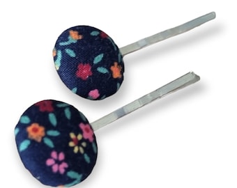 2 hairpins colorful flower meadow