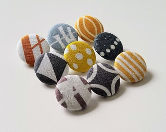 9 fabric buttons 23 mm "abstract graphic mix"