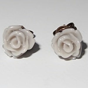 Ohrstecker Mini Rose grau Resin Bild 1