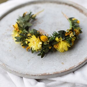 Blumenkrone mit Eukalyptus und gelben Blumen, grünes Stirnband, Hochzeit im Waldklima, florales Stirnband Bild 5
