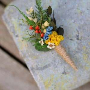 Occhiello rustico da matrimonio, boutonniere secco Woodland, matrimonio vintage o country, occhiello di fiori secchi