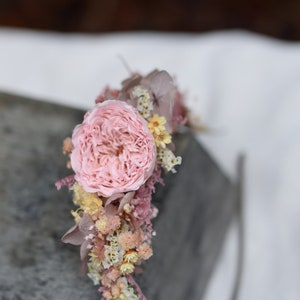 Romantisch, pastel hoofdband, pastel hoofdkrans gemaakt van gedroogde bloemen, pastel bruiloft afbeelding 6