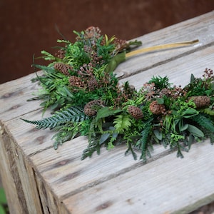Green headband with eucalyptus, ferns and cones, forest wedding, autumn headband, winter wedding