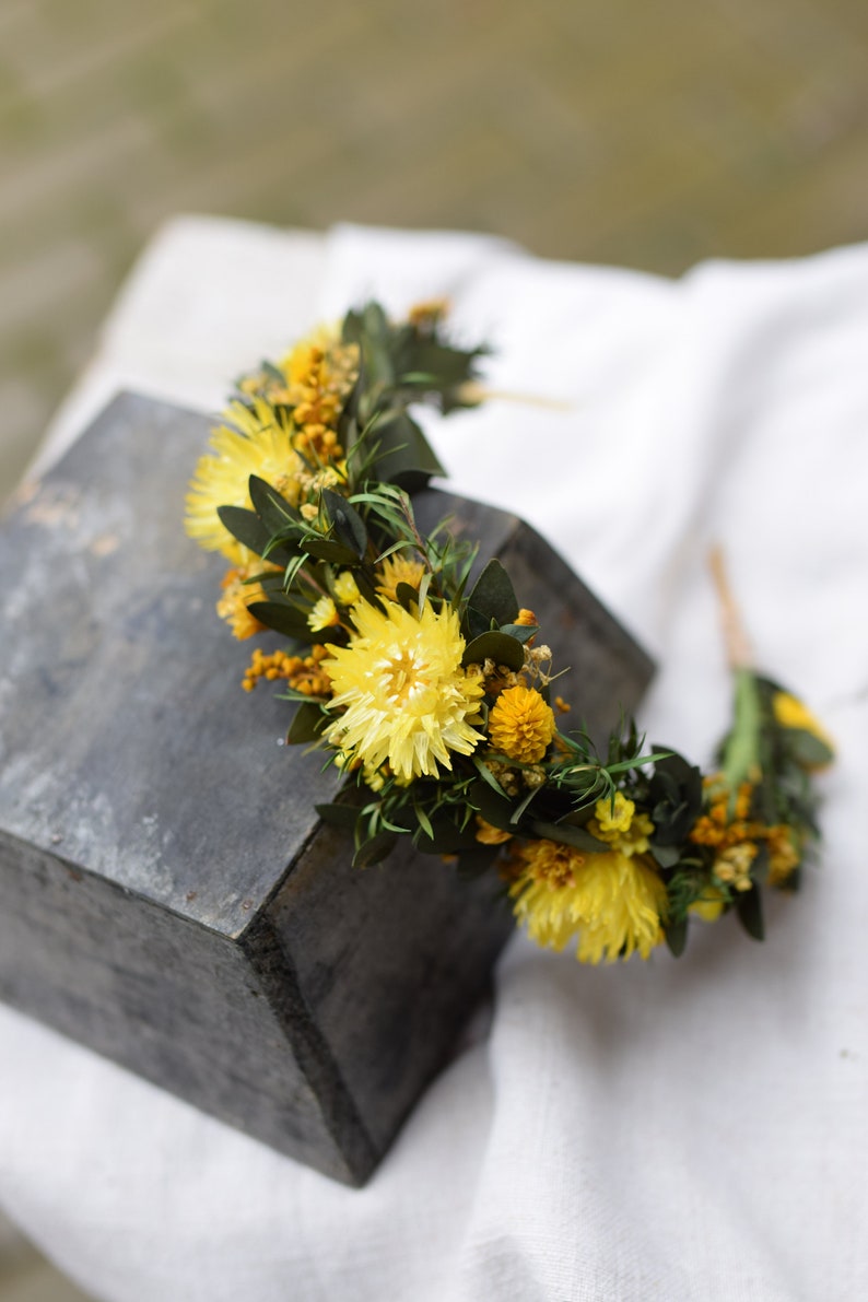 Blumenkrone mit Eukalyptus und gelben Blumen, grünes Stirnband, Hochzeit im Waldklima, florales Stirnband Bild 7