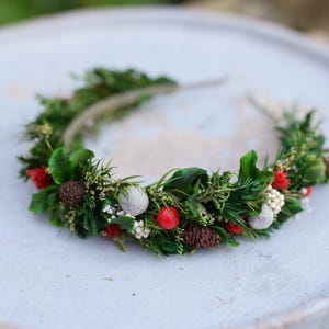 Berry christmas headband, Christmas flower crown, holiday flower crown, berry headband, Red berries greenery flower crown