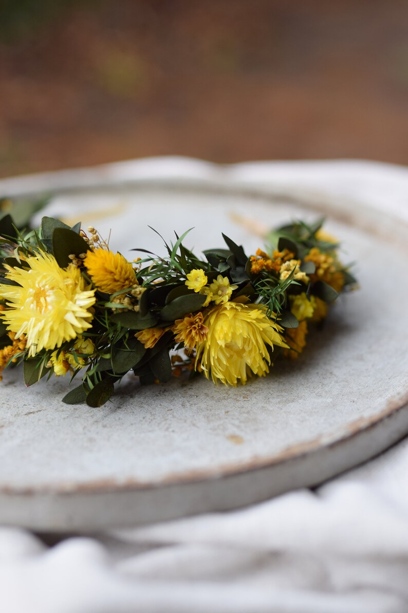 Blumenkrone mit Eukalyptus und gelben Blumen, grünes Stirnband, Hochzeit im Waldklima, florales Stirnband Bild 4