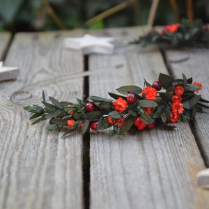 Berry christmas headband, Christmas flower crown, holiday flower crown, berry headband, Red berries greenery flower crown
