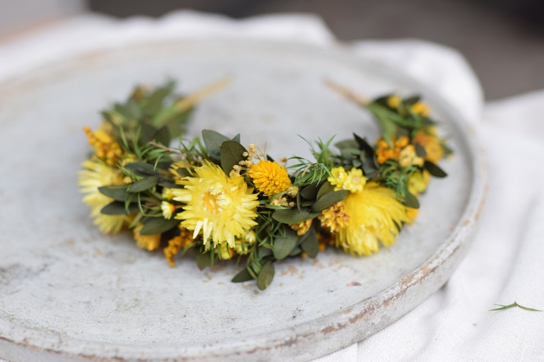 Blumenkrone mit Eukalyptus und gelben Blumen, grünes Stirnband, Hochzeit im Waldklima, florales Stirnband Bild 8