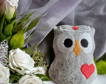 Lucky charm, owl, lucky owl, NURSE light grey, size 9 x 7.5 cm