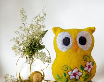 Lucky charm, owl, lucky owl, FLOWERS yellow, size 9 x 7.5 cm