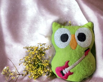 Lucky charm, owl, lucky owl, GUITAR green, size 9 x 7.5 cm