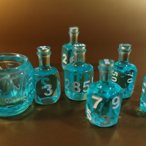 7 Potion Dice Set for RPG tabletop Games like Dungeons and Dragons D6 D20 Alchemist Bottle