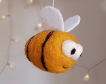 Felt figure bee SUM SUM hand felt Maya the Bee honey gift man woman keychain mobile birthday summer decoration