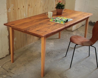 Bureau de table à manger en vieux bois de plancher de table de Berlin récupéré bois upcycling vintage non conforme du milieu du siècle danois bois massif industriel