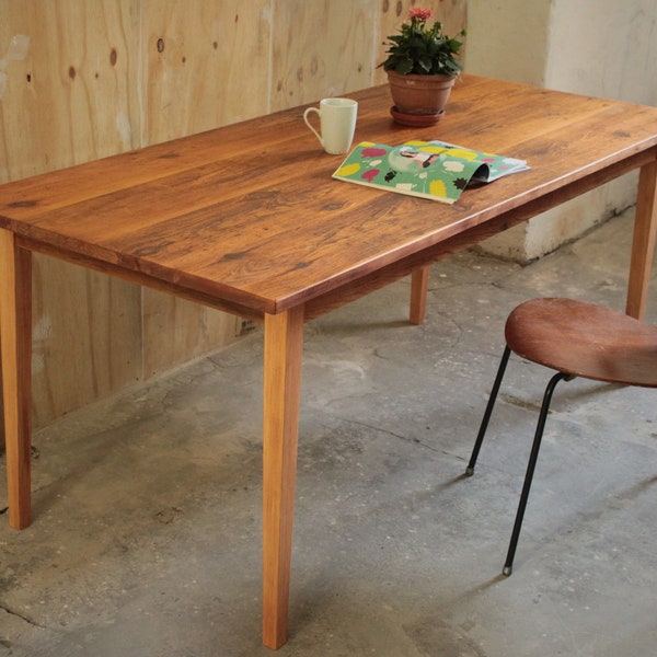 Esstisch Schreibtisch aus alten berliner Dielen Tisch Bauholz Altholz Upcycling Vintage nonconform midcentury danish Massivholz Industrial