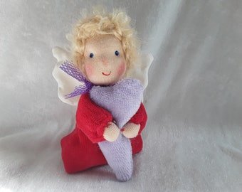 Petit ange gardien avec coeur 9 cm