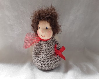 Petit ange gardien 9 cm, crocheté et feutré