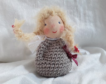 Petit ange gardien 9 cm, crocheté et feutré